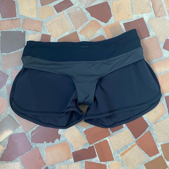 Lululemon Women’s Groovy Run Shorts - Picture 11 of 13
